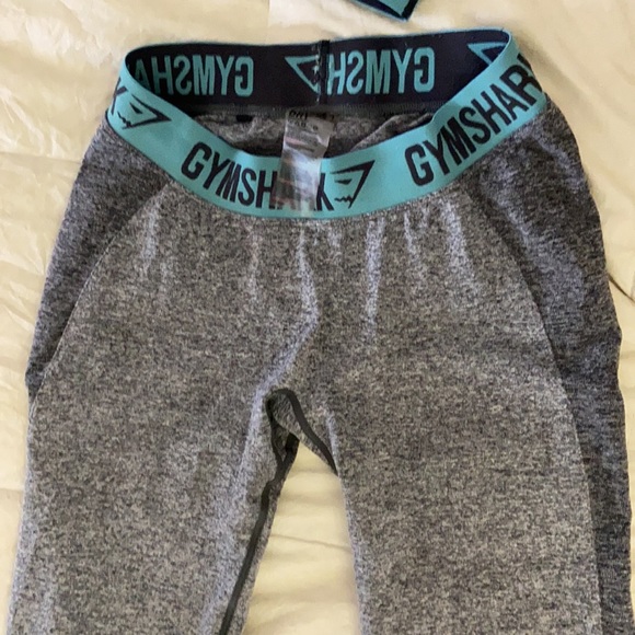 Gymshark top and leggings set - Picture 3 of 3